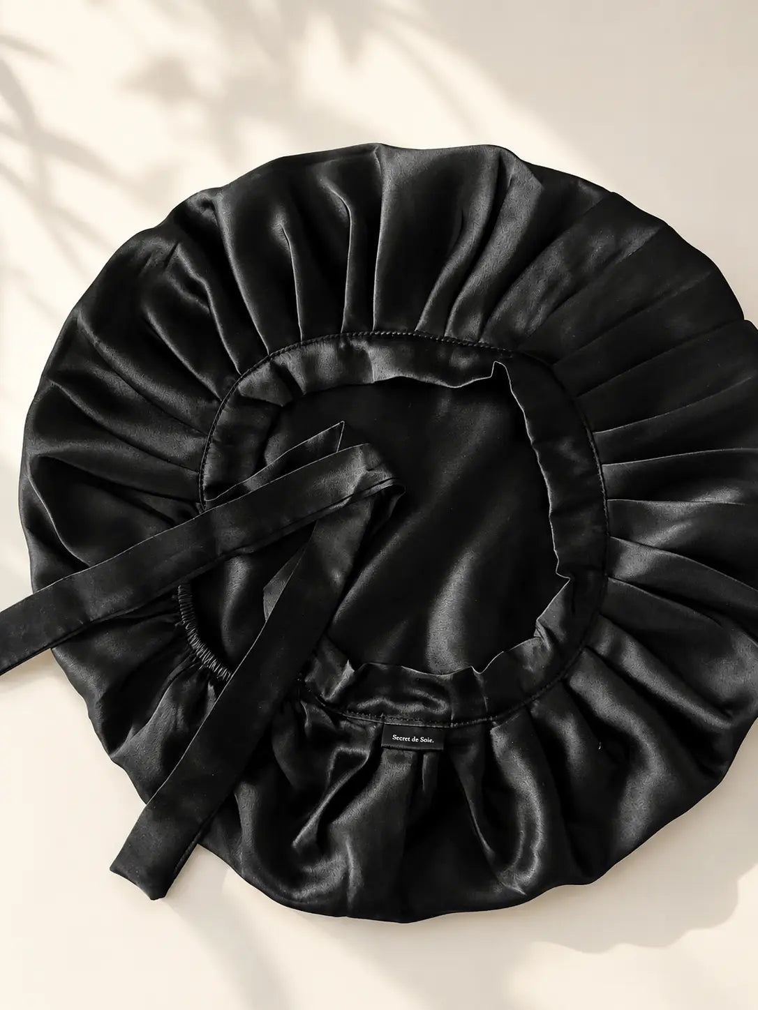 Bonnet de nuit en soie de mûrier noir Secret de Soie, doublé soie double face pour protéger les cheveux longs