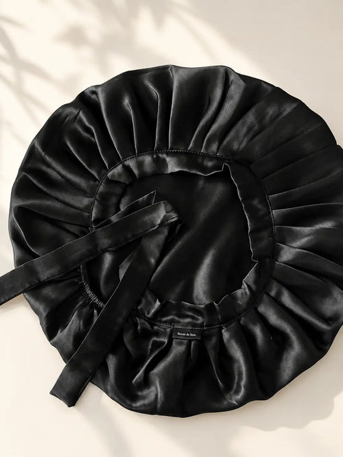 Bonnet de nuit en soie de mûrier noir Secret de Soie, doublé soie double face pour protéger les cheveux longs